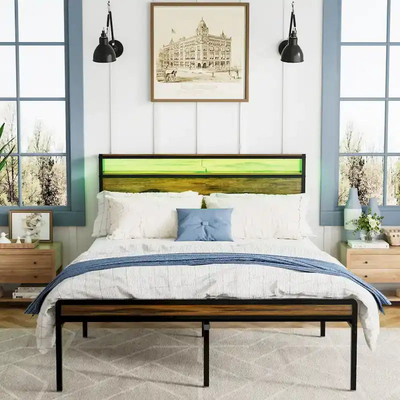 Lit plateforme Queen brun antique avec tête de lit LED RVB – Pour 2